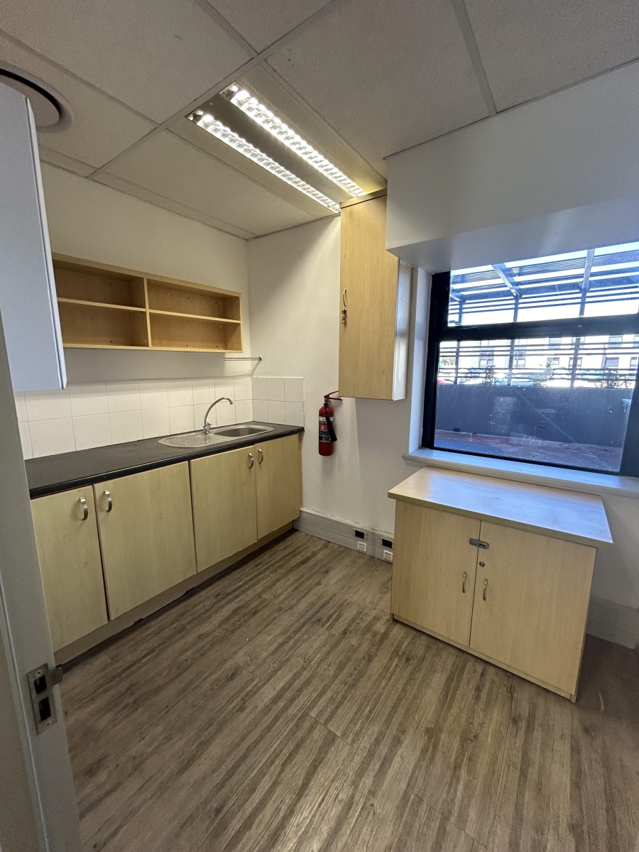 To Let Commercial Property for Rent in Mowbray Western Cape